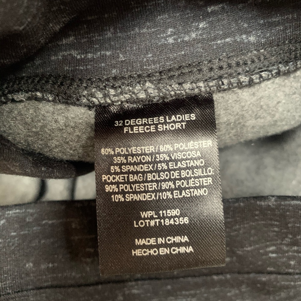 32 degrees Black/Dark Gray Pull on Fleece Shorts - Picture 9 of 11